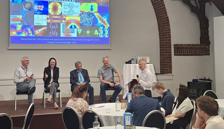 One of the panel discussions with the speakers of the session “metamaterials technologies”, from left to right: Albert Polman (AMOLF, The Netherlands), Laura Na Liu (University of Stuttgart, Germany), George Eleftheriades (University of Toronto, Canada) and Mark L. Brongersma (Stanford University, USA).
